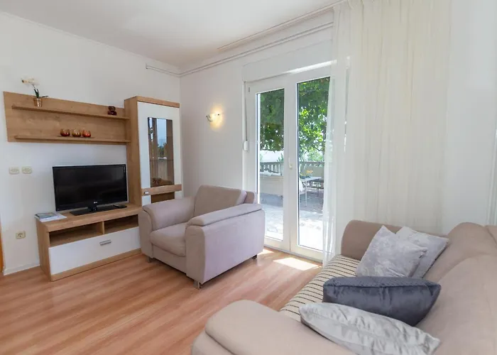 Two Lakes Apartment