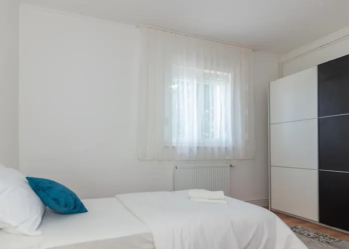 Two Lakes Apartment